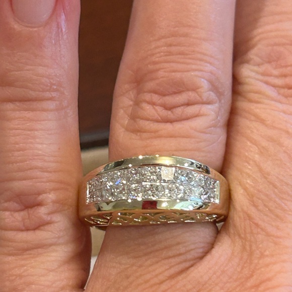 18Kt Yellow Gold Princess Cut Diamonds Ring - Picture 5 of 6